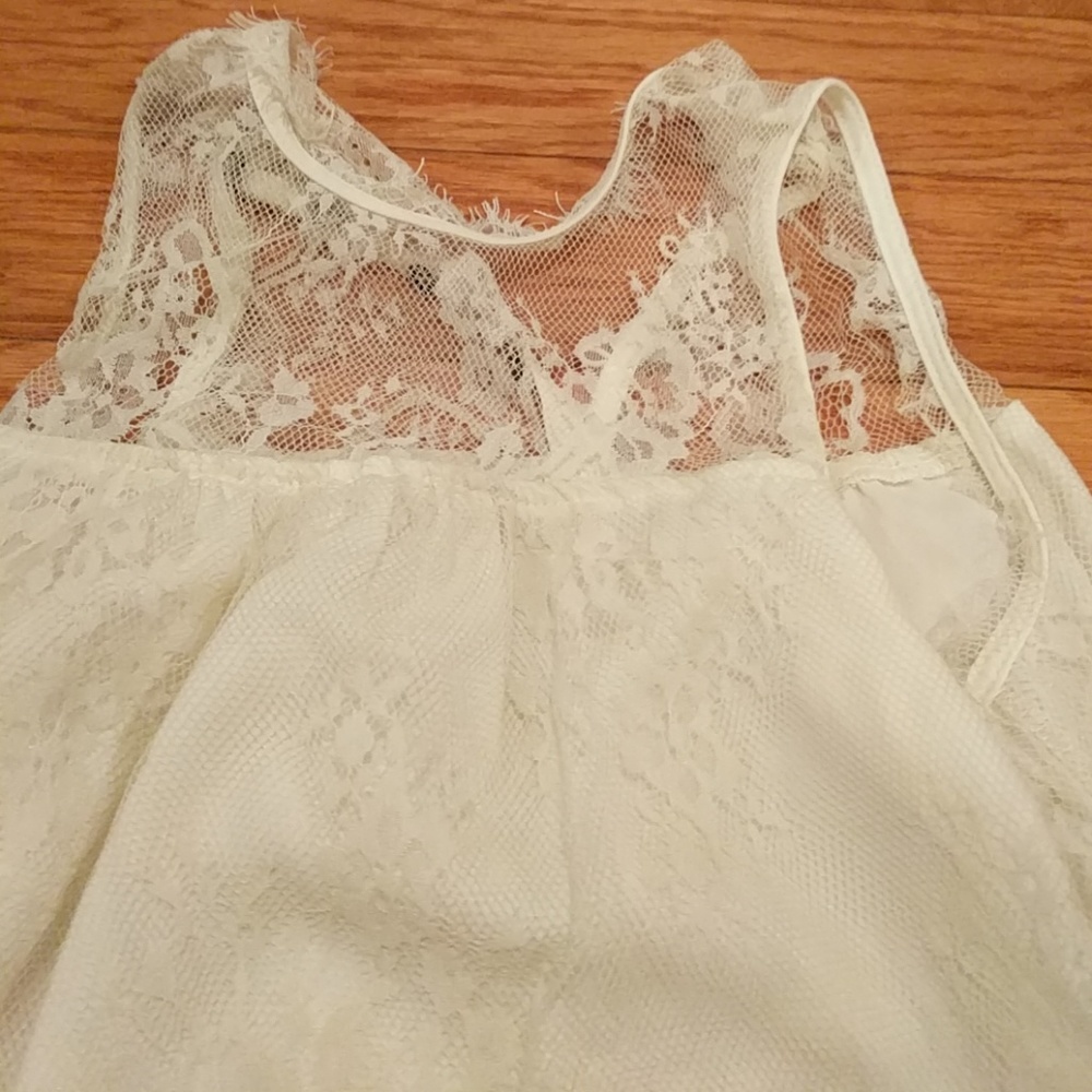 Lace top - Picture 2 of 3